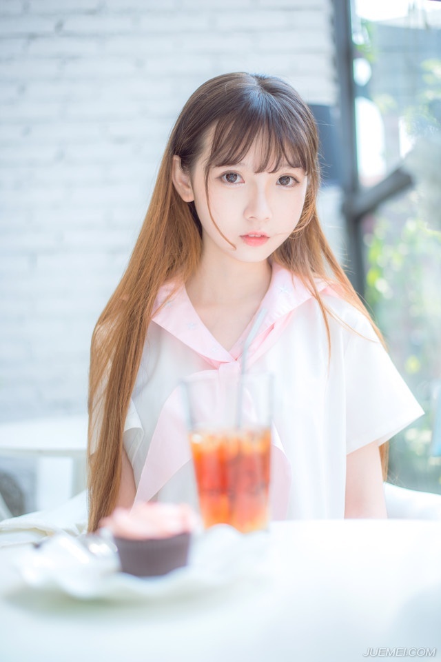 一股怒气自胸腔里喷薄而出，此刻他能够体会那些将士心中的愤怒与憋屈了，自己在前线舍生忘死，刘璋却在这里搞他家人，刘璝怒喝一声，就要冲进去杀了这对狗男女。